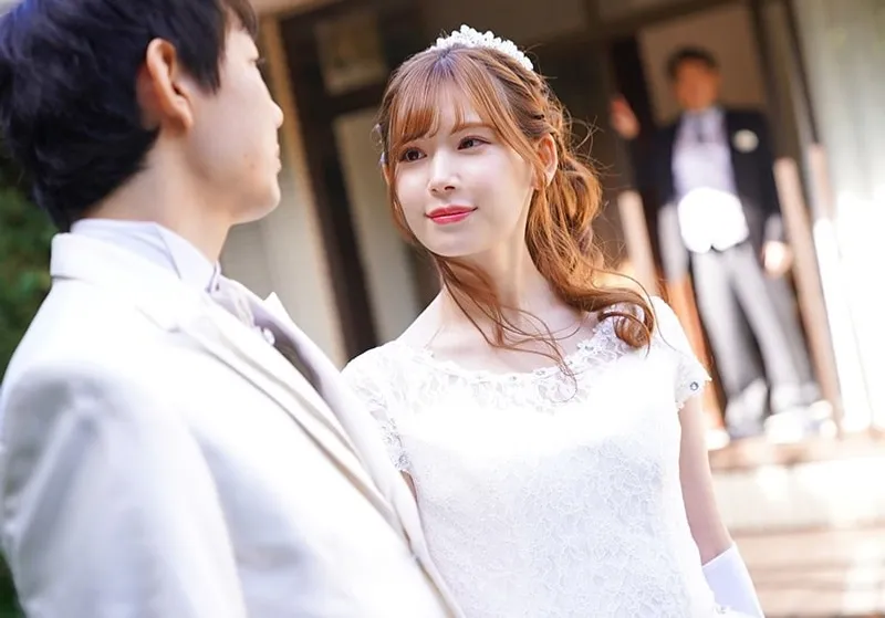 Bố gã chồng nắc vợ của con trai ngay sau lễ cưới của con trai